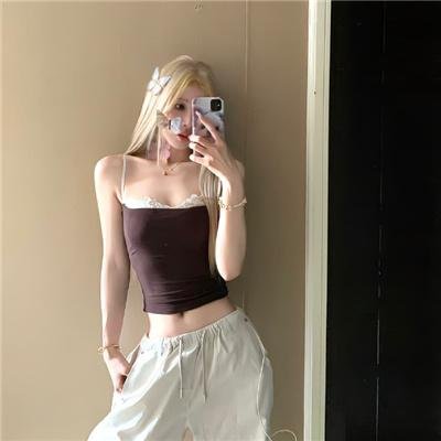 照片里的伴娘